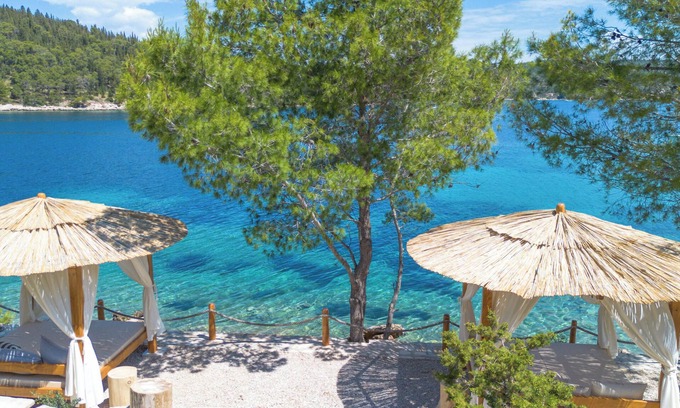 Vela Luka Casa | Casa de piedra de tres dormitorios con frente de playa y playa privada.