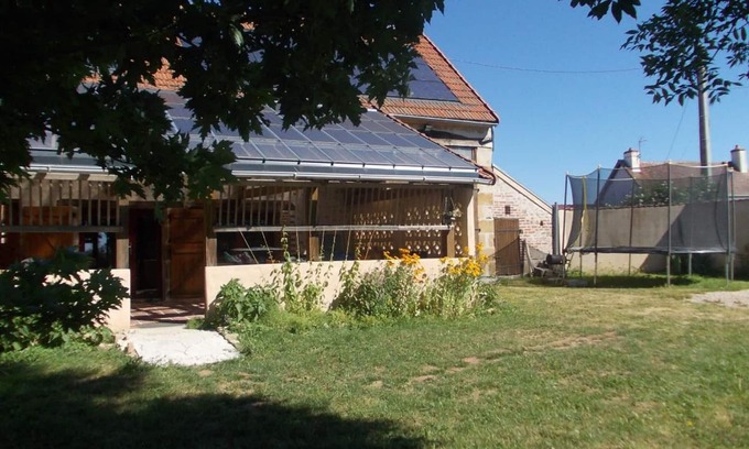 Blomard Cabaña | Casa rural eco restaurada con jardín, juegos para niños y estacionamiento cerca de Néris les Bains