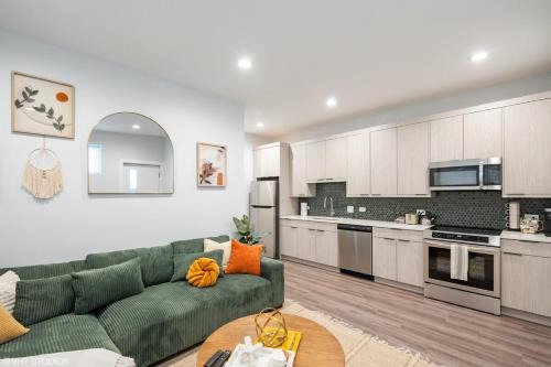 Woodlawn Apartamento | Eco Stay by UChicago, Lakefront & Hyde Park!
