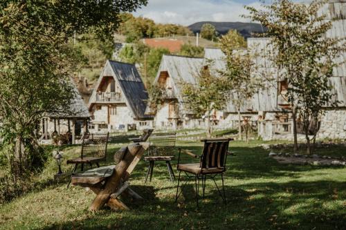 Poscenje Complejo | Eco Village Nevidio
