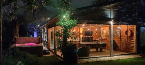 Tilburg Casa | Ecolodge Tilburg met zwembad in groene oase bij centrum