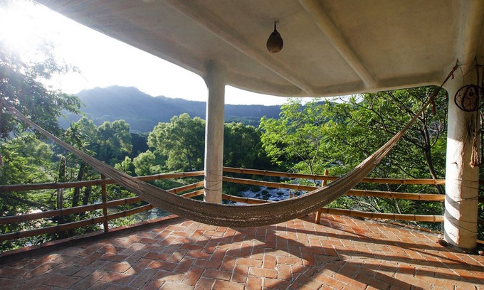 Jalcomulco Casa | La casa ecológica sesgó el río, con una hermosa vista del canion,