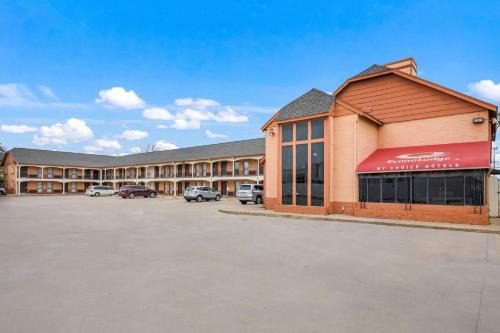 North Burnet Cabina | Econo Lodge Austin North near The Domain