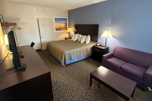 Bryan Cabina | Econo Lodge