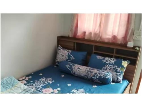 Rayong Apartamento | Economy double room with fan only and external bathroom facilities