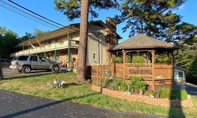 Eureka Springs Hotel | Edelweiss Inn