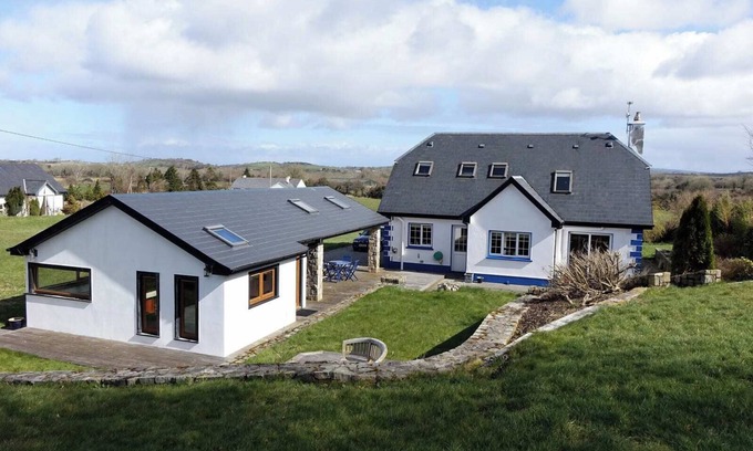 Ennis Casa | Eden Cottage Retreat - Impresionantes vistas con jacuzzi!