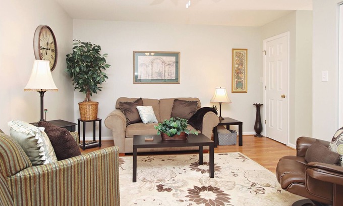 Belmont Apartamento | Eden - perfect stay in lower Belmont! Internal name: 1301 B Knoll Street