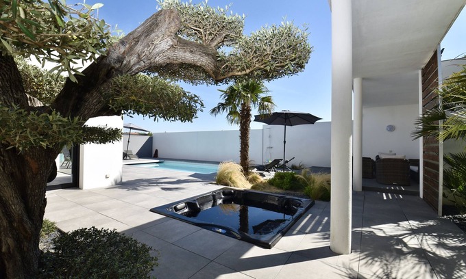 Saint-Palais-sur-Mer Casa | EDEN ROC- Standing House- Sleeps 10