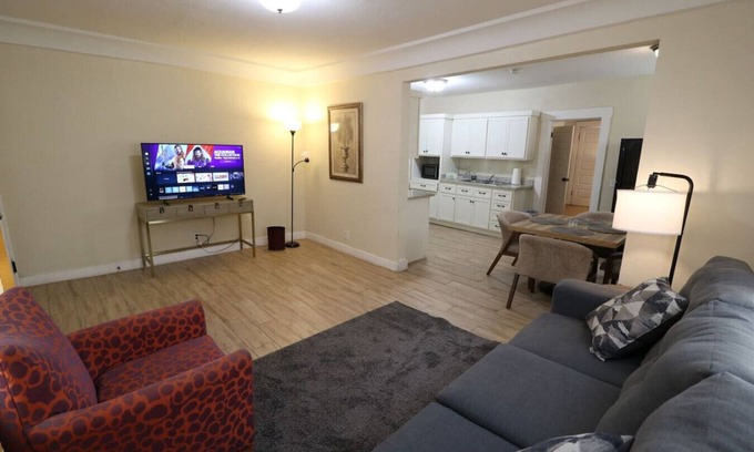 El Paso Casa | Eden’s Comfort Suite - Near I-10