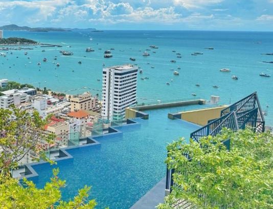 Pattaya Bay Apartamento | Edge Central Pattaya SeaView Residence with Infinity Pool