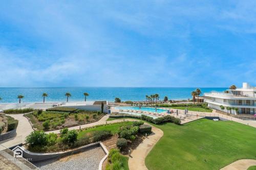 Estepona Apartamento | Edge Luxury Beachfront 3BR, 3 pools, spa, gym