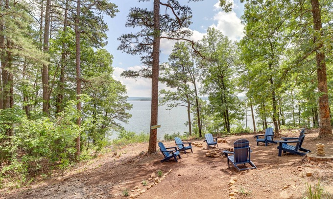 Edgemont Casa | Edgemont Waterfront Cabin Rental w/ Beach Access!