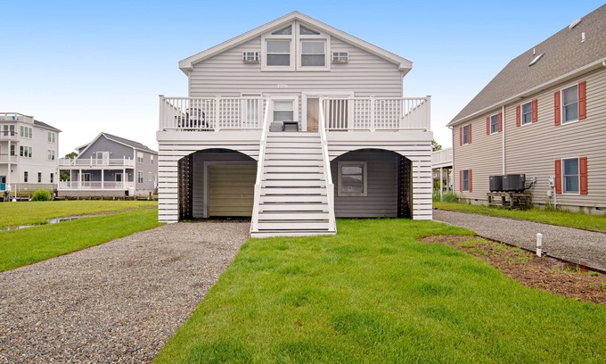 Edgewater Acres Casa | Edgewater Acres waterfront home with dock, bay access, & outdoor dining