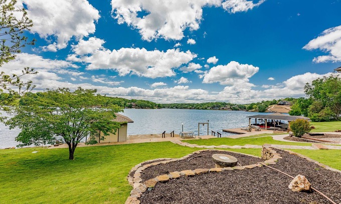 Bella Vista Casa | Edgewater Escape Lakefront Home