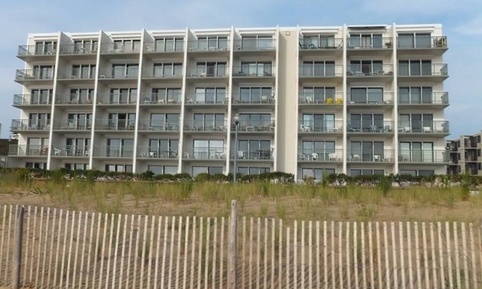 Rehoboth Beach Condominio | Edgewater House - Ocean Front Units With Spectacular Views!