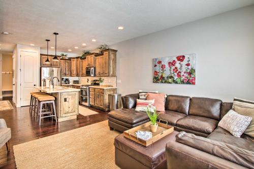 Ogden Casa | Edgewater Townhome about 7 Mi to Snowbasin Resort