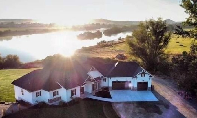 Marsing Casa | Edison Heights River Sanctuary with boat dock and river access in wine country.