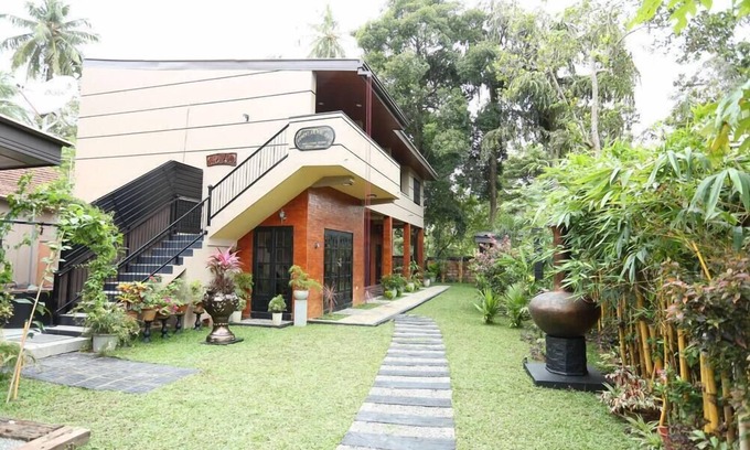 Negombo Casa | Edwin's Airport Garden.
