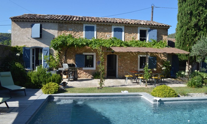 Villecroze Casa | Auténtica casa con piscina en un terreno de 1300 m², rodeada de naturaleza.