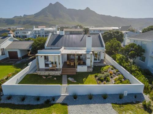 Kleinmond Casa | Efcharisto Seaside Cottage - Lower Beach Road