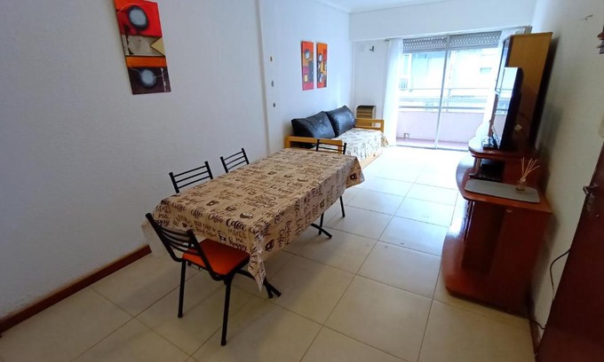 Mar del Plata Apartamento | EfDepartamentos Plaza Colon con balcón a la calle y Cochera para auto
