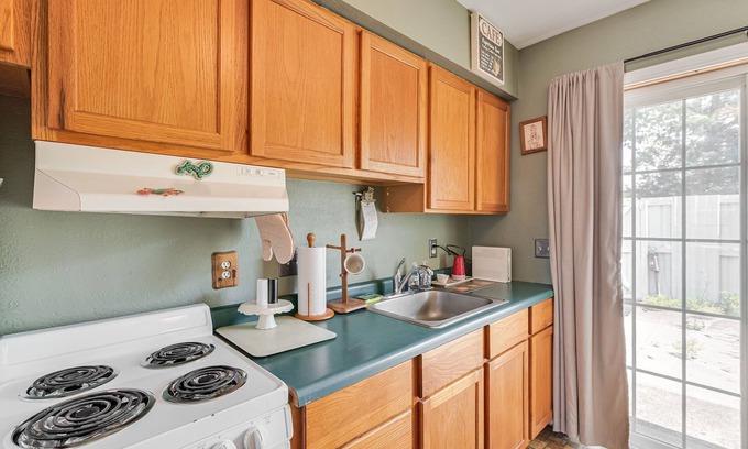Kokomo Condominio | Efficient &Charming Studio Condo with Secret Features