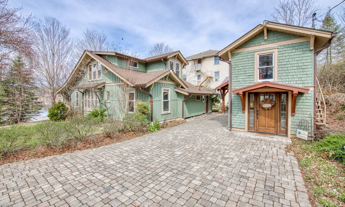 Lake Junaluska Casa | Efficient Guest Home with Full Kitchen, Free WiFi, Shared Pool & Patio