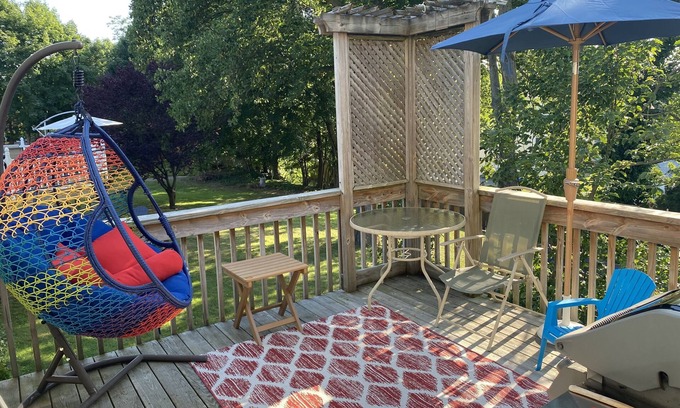 East Shore Casa | Efficient home close to parks, beach, Tweed and Yale