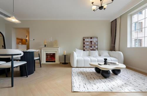 Dapuqiao Apartamento | EHUB - Wukang Building 3Bedroom Apt in Bustling Commercial area, 10m away from subway