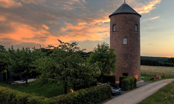 Utscheid Casa | Eiffel Tower Suite / Water Tower