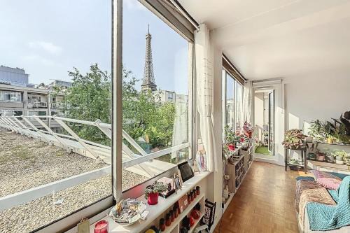 Grenelle Apartamento | Eiffel Tower view from charming T2