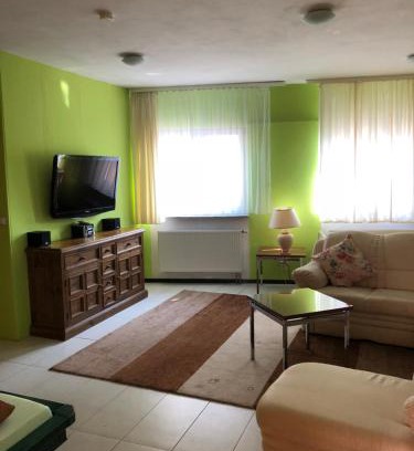 Frankweiler Apartamento | einfache Monteurwohnung mit WLAN und Sat Tv, Netflix