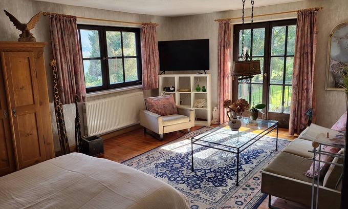 Neuburg am Inn Apartamento | Einzigartige Ferienwohnung im Paradiesgarten Direkt am Inn