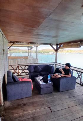 Jerowaru Casa | Ekas beach floating houuse and resto