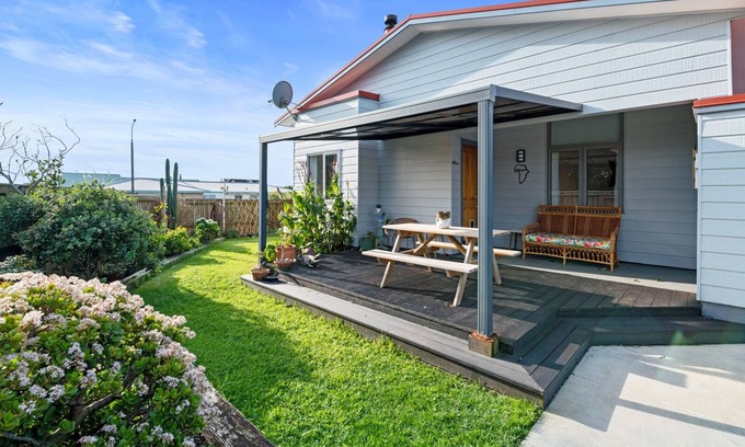 Bell Block Casa | Ekhaya – New Plymouth Holiday Home