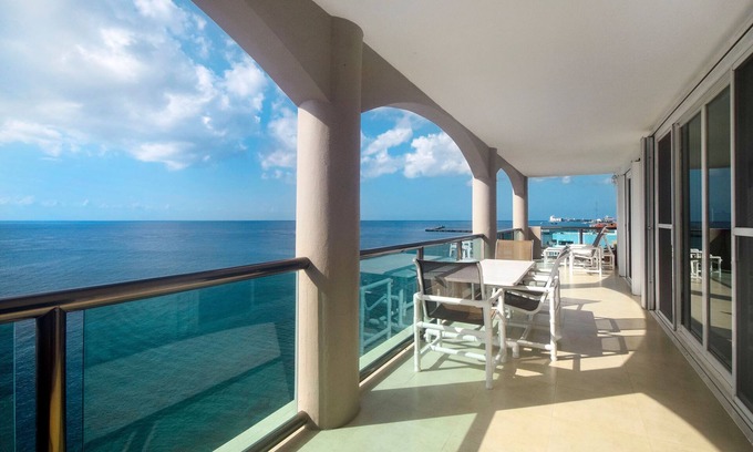 Colonia Andres Condominio | Luxurious and Spacious 6th floor Oceanfront Condo