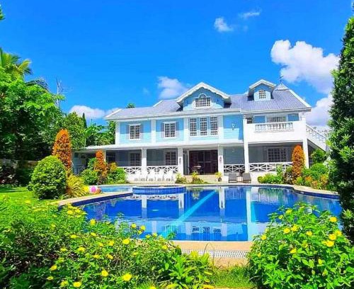 Luzon Casa | El Casa Azul
