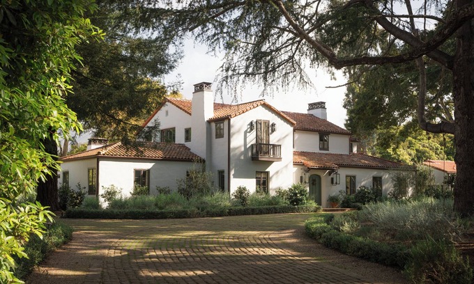 Hedgerow Casa | El Cedro - Luxurious Family Estate with Pool in Charming Montecito