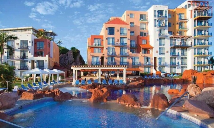 Lomas de Mazatlan Condominio | El Cid Marina Beach Hotel | 1BR King Suite