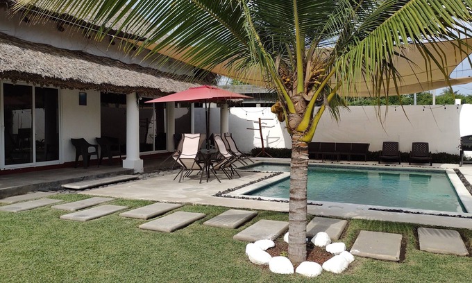 Monterrico Chalet De Esquí | El Colibri Beach Monterrico Guatemala