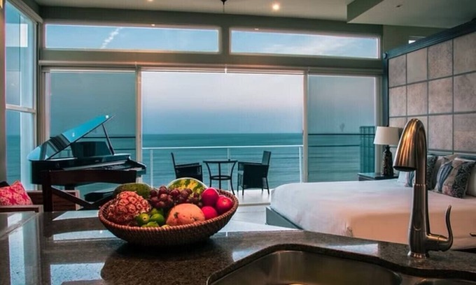 Boca Corona Apartamento | Escape to Paradise Beachfront Suite at Panama's Premier Hotel Golden Cowry Suite