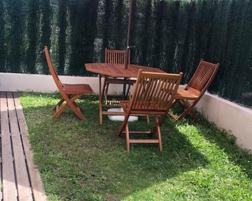 La Portilla Apartamento | El Gurugú, bajo con jardin a 200m de la playa de Barro