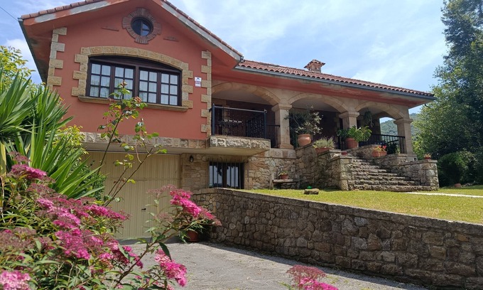Villanueva Casa | El Mato. Parque de Cabárceno. Casa rural en Cantabria. (apta para mascotas)