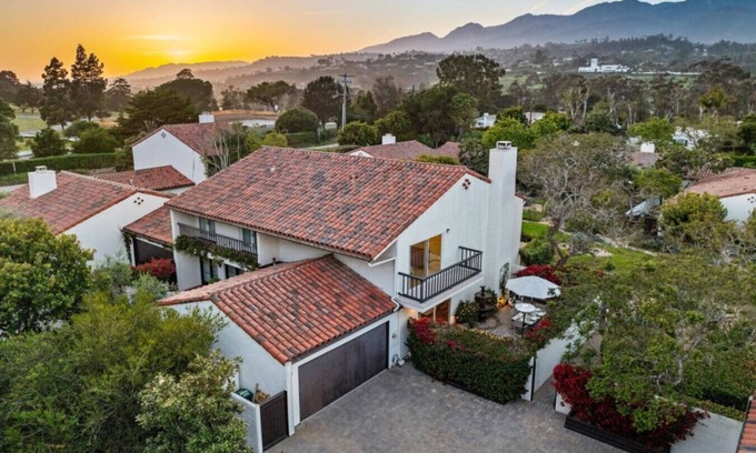 Montecito Apartamento | El Montecito Verde, Walk to Beach and Shops!
