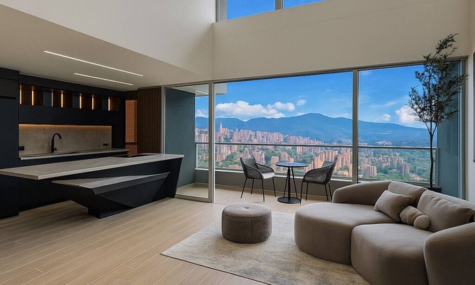 Buenos Aires Apartamento | El Poblado Luxury 2 story Penthouse 4BR amazing, spacious with Breathtaking View