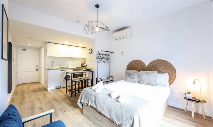 San Sebastian de los Reyes Apartamento | Elegant Studio with Private Terrace by RentitUP