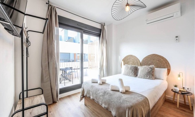 San Sebastian de los Reyes Apartamento | Elegant Studio with Private Terrace by RentitUP