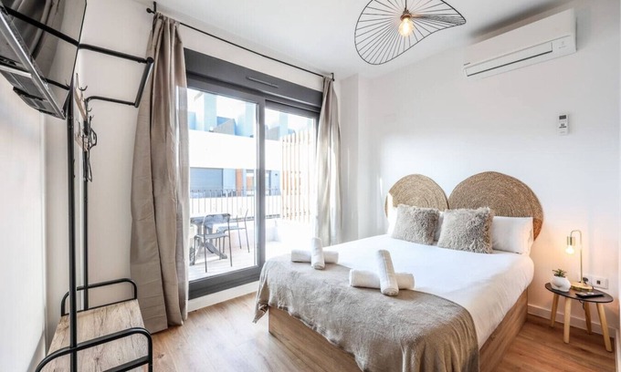 San Sebastian de los Reyes Apartamento | Elegant Studio with Private Terrace by RentitUP