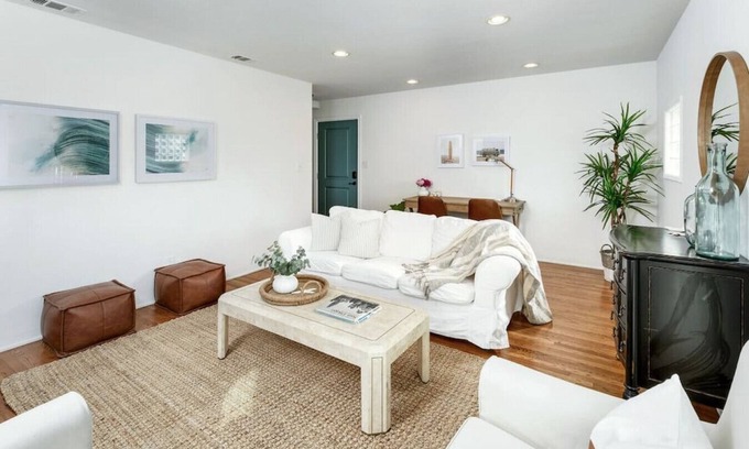 Beach Barber Tract Casa | Electric Ave · Windansea🏖Electric Ave Retreat - Walk to Beach!